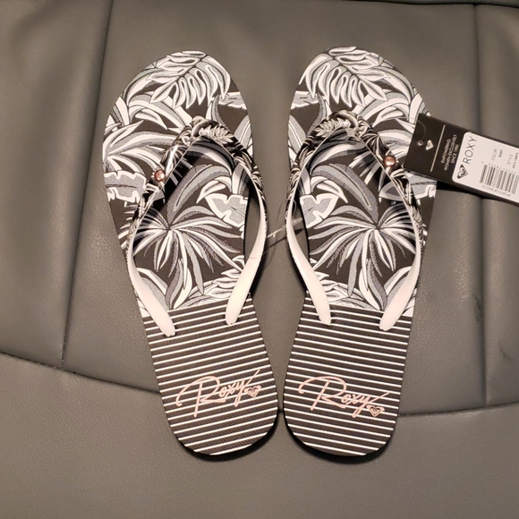 Roxy flip flops